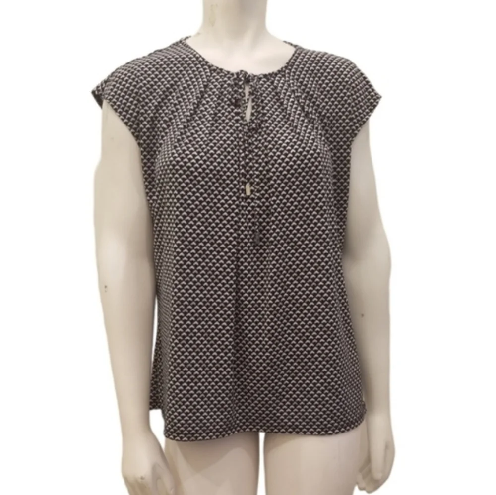 Liz Claiborne - Picture 1 of 4